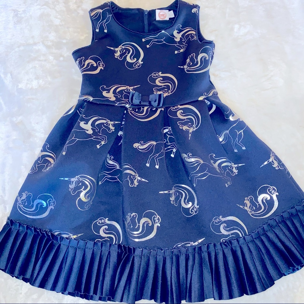Kids size 6 dress with silver unicorn print !